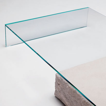 Balancierende Urgewalten: der Beistelltisch für Glas Italia von Claudio Silvestrin