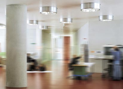 Das Tageslichtsystem von Durlum lenkt mit vergleichsweise einfachen Mitteln natürliches Licht von draußen in die Raumtiefen