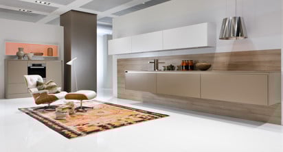 Als Wohnmöbel getarnt: die schwebende Küche von Warendorf erinnert an ein Sideboard