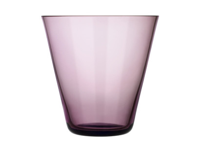 Anlässlich des 100. Geburtstags des Designers Kaj Franck präsentierte Iittala eine Variation der Kartio-Serie, die Kaj Franck sicherlich gefallen hätte