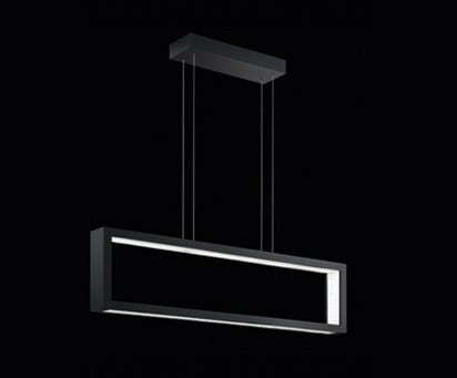 Eine hängende Deckenlampe, die elegant mit Kontrasten spielt