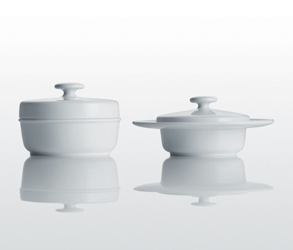 Ganz in der Bauhaus-Tradition steht diese Serie von Geschenkartikeln, die Wilhelm Wagenfeld 1934 für Fürstenberg entworfen hat