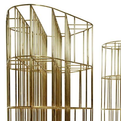 Auf der Suche nach Patina: ein aus Messing gefertigtes Regal von Vicenzo De Cotiis