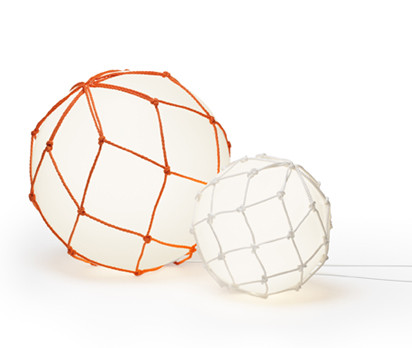 Der schwedische Designer Mattias Ståhlbom entwirft für Zero eine Leuchte, die die Meeresbrise ins Haus bringt