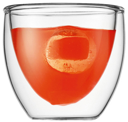 Dieses Glas liegt gut in der Hand und hält heiße Getränke heiß ohne warm zu werden