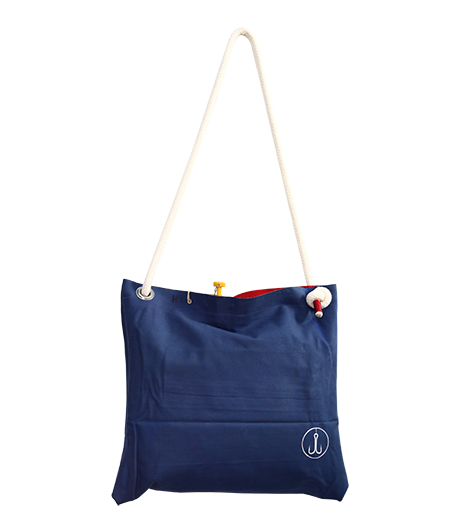 Aus alt mach' neu: Bunte Taschen aus alten Luftmatratzen von Fischers Fritze.