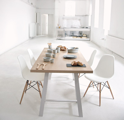 Wie handgemacht sieht das Steinzeug aus, das Asa Selection in Grau und Blau auf den Markt gebracht hat