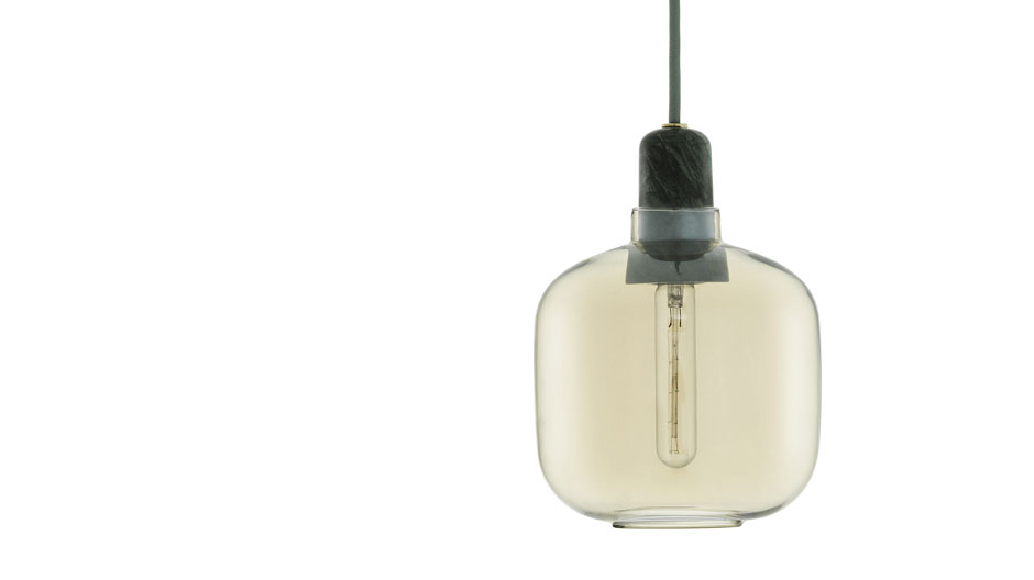 Woher nehmen Designer ihre Inspirationen? Eine Leuchte, die an ein altes Radio aus den 60ern erinnert