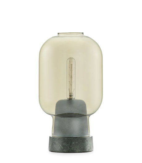 Woher nehmen Designer ihre Inspirationen? Eine Leuchte, die an ein altes Radio aus den 60ern erinnert