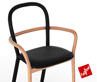 Wenn zwei Linien sich umschlingen: Der neue Stuhl von Front Design für Porro setzt grafische Akzente