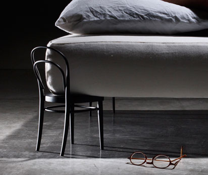 Liebling, ich habe die Thonets geschrumpft: Tagesbett des New Yorker Designers Ron Gilad