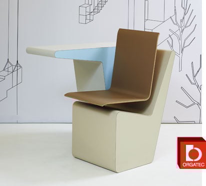 Miniarbeitsplatz, Drehstuhl, Tisch und Stauraum in sich vereint