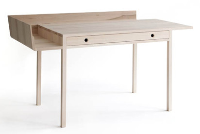 Sekretär als passende Gegenmaßnahme zum kalten, dunklen, nassen und windigen November