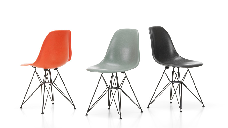 Gute Neuigkeiten: Den Eames-Klassiker gibt es jetzt wieder – aus fiberglasverstärktem Polyesterharz.