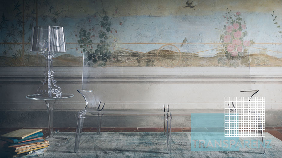 Kartell führt mit diesem Polycarbonat-Sofa seine Zusammenarbeit mit Philippe Starck fort