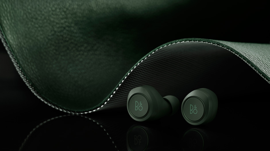 Der kabellose In-Ear-Kopfhörer von Bang & Olufsen sorgt für richtigen Sound im besonderen Farbton.