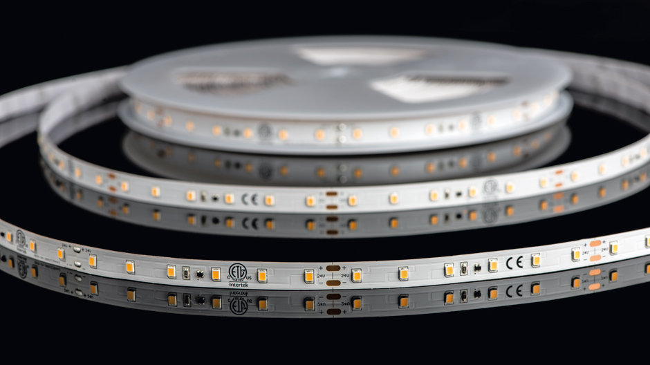 Auf langen Strecken: Der Hersteller Rutec bietet LED-Bänder, die auf einer Länge von bis zu 30 Metern nur eine Einspeisung benötigen. 