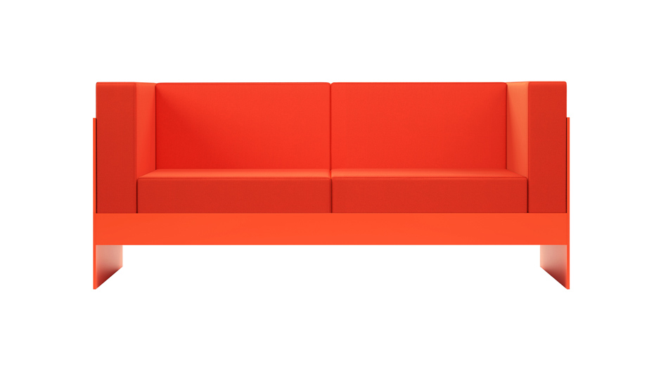 Das erste Sitzmöbel von New Tendency zeigt eine gerade Haltung und klare Kante.