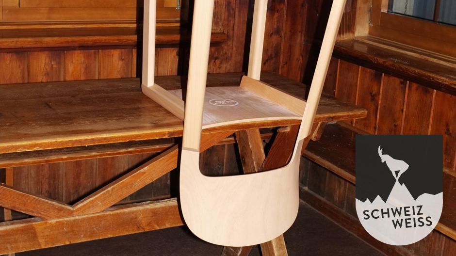 Für Atelier Pfister hat der Zürcher Designer Jörg Boner den Stuhl für alle Fälle aufs Nötigste reduziert