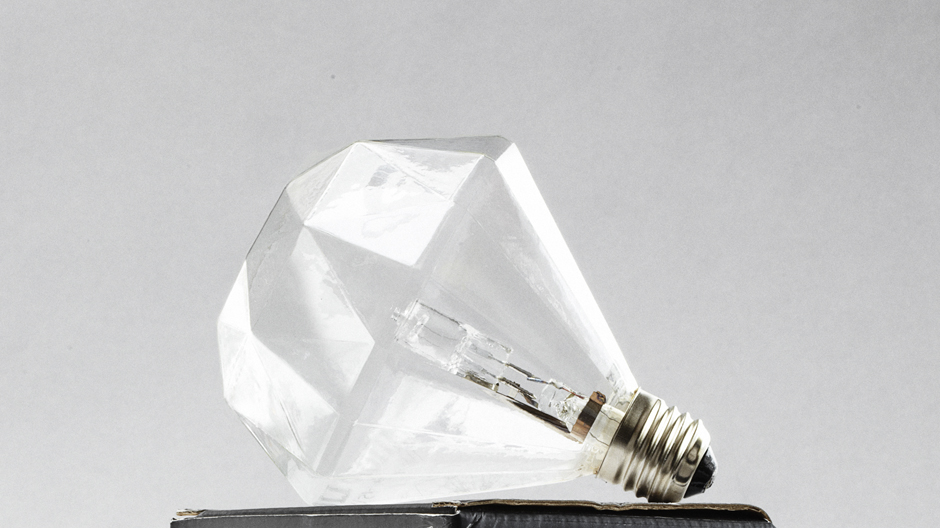 Was funkelt denn da? Pendelleuchte des schwedischen Designers Eric Therner.