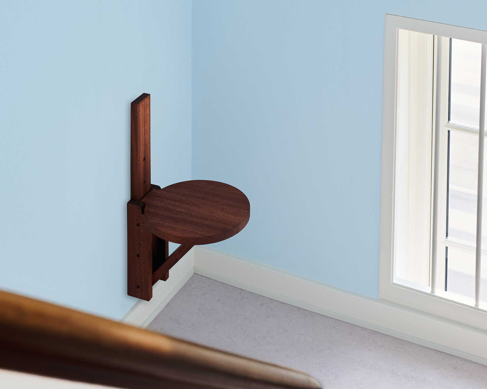 Klappbarer Wandstuhl des dänischen Labels a seat in Siena