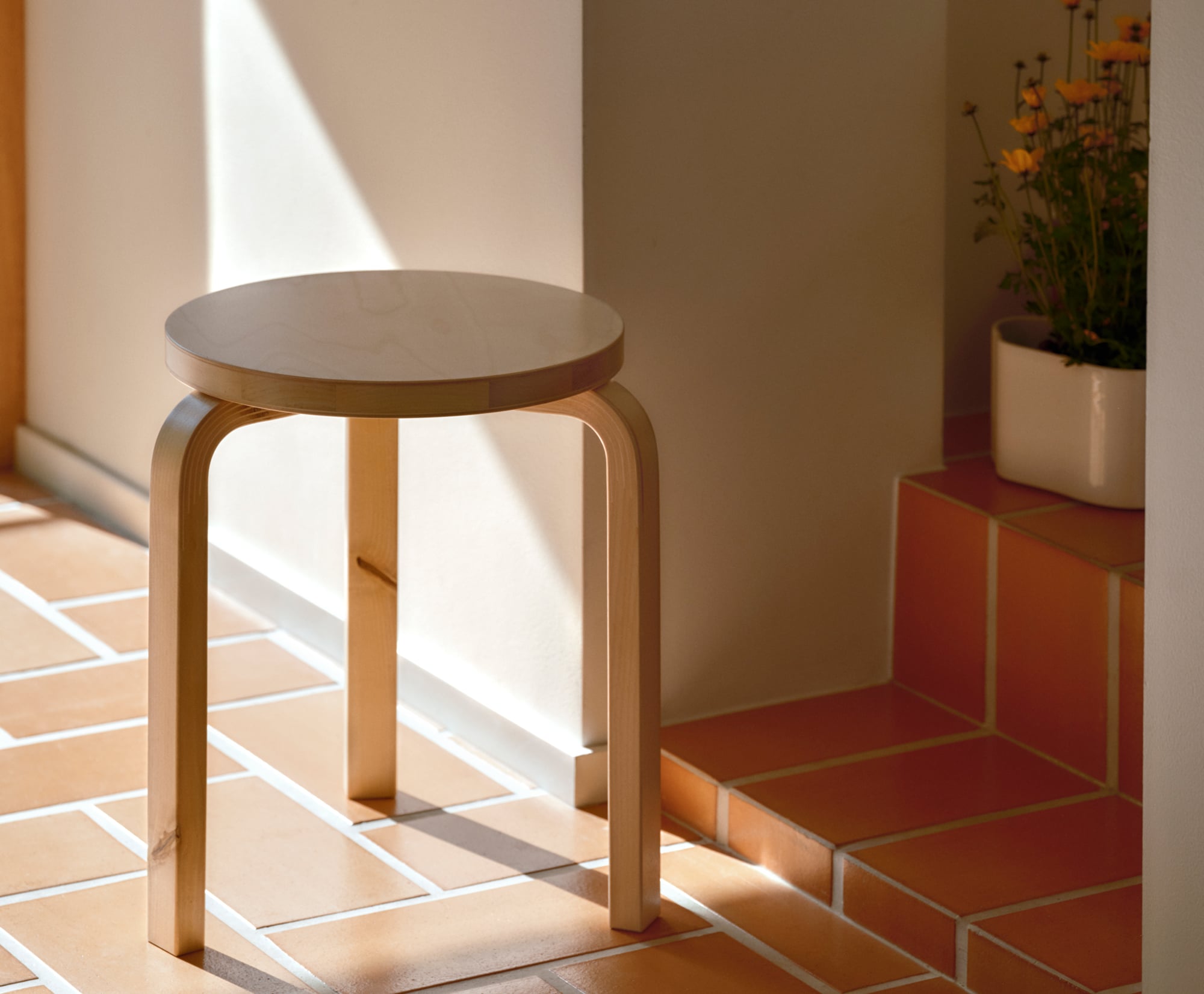 Sonderedition des legendären Hockers von Formafantasma für Artek