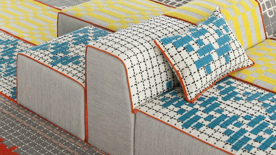 Die neue Textil- und Möbelkollektion von Patricia Urquiola kombiniert gekonnt Folklore und Modularität