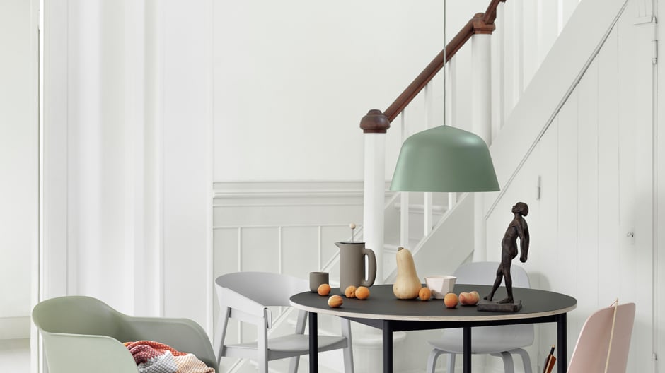 Schlichte Schönheit: metallene, fast archetypische Pendelleuchte von Muuto