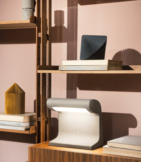 In Form und Material von Hafenpollern inspiriert: die neu aufgelegte Leuchtenikone von Le Corbusier