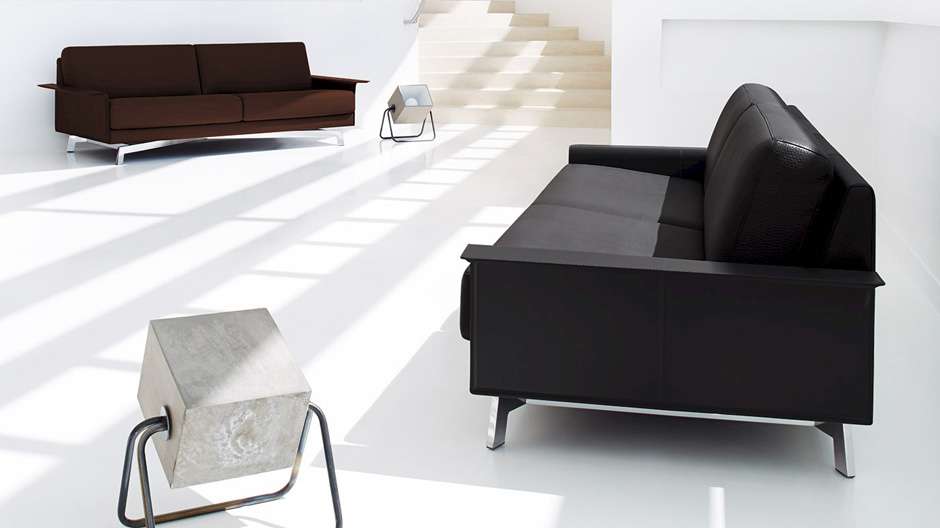 Eleganter Kontrast: Sofa von Doser + Zimprich für contract professionals