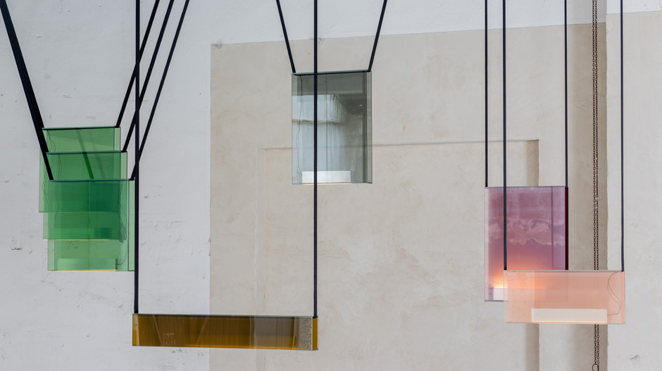 Schwebend und transparent, robust und kompakt: Leuchtenkollektion von Lambert & Fils