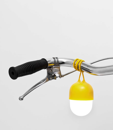 Diese kompakte Mini-Leuchte ist ein wenig anhänglich, aber sehr mobil und anpassungsfähig