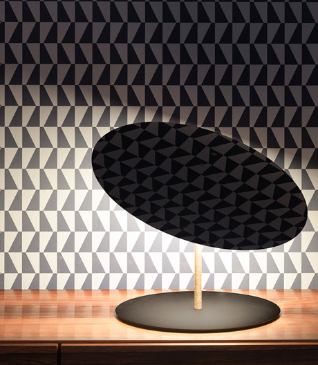 Bezauberndes Lichtkunstwerk: minimalistische LED-Tischleuchte von Davide Groppi.