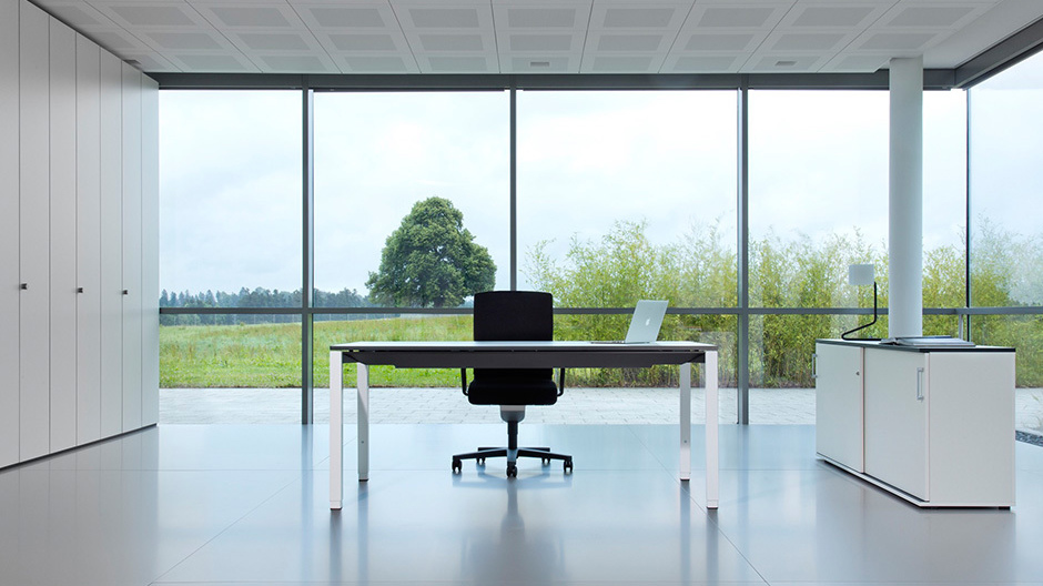 Auf dynamischen Füßen: Schlankes und flexibles Tischsystem von Dobergo