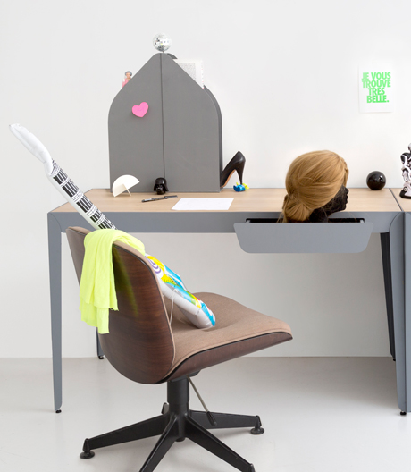 Grau ist das neue Schwarz: Schreibtisch von Constance Guisset