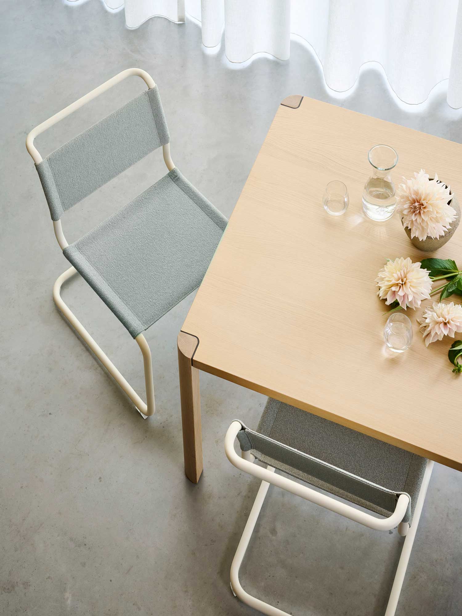 Mart Stams Freischwinger von Thonet in neuer Ausführung zu gewinnen