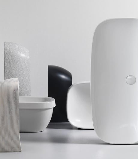 Eine maßgeschneiderte Badezimmer-Kollektion von Something Design