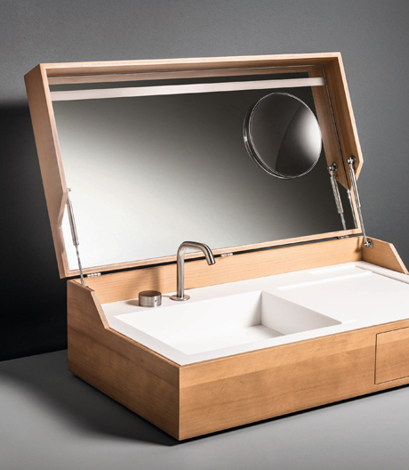 Waschen aus dem Koffer: Diese Holzbox von Giulio Gianturco ist ein Bad in Miniaturformat.