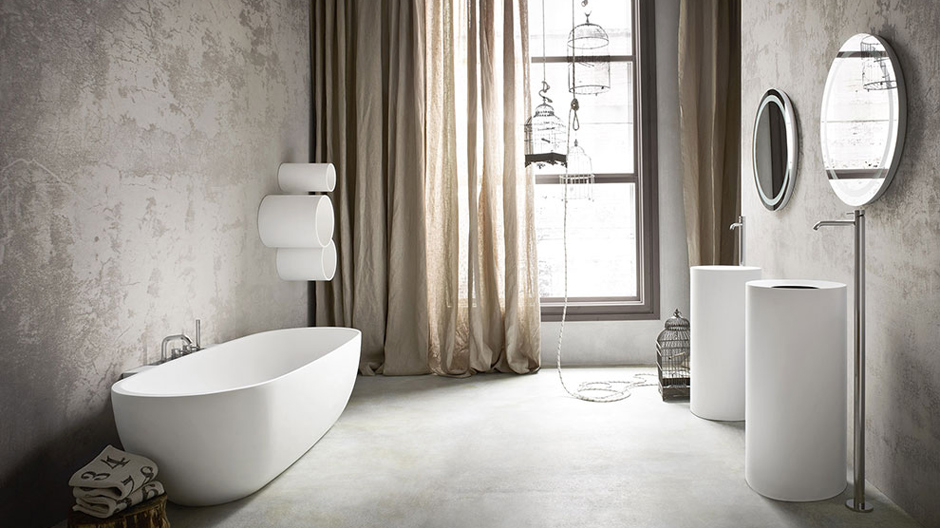 Brunnen für Badezimmer: Die Badmöbelkollektion von Rexa Design und Susanna Mandelli wurde von antiken Quellen inspiriert.