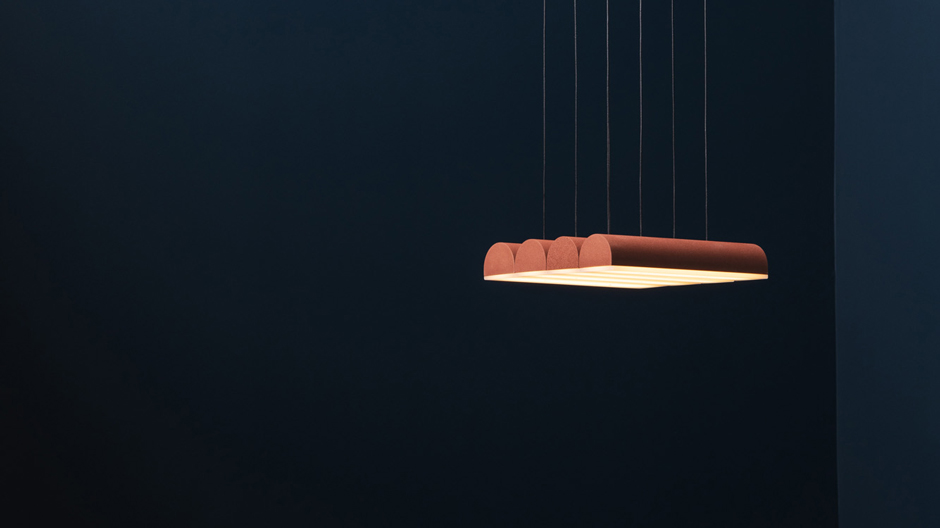 Zusammenspiel von Masse und Leichtigkeit: Pendelleuchte von Lambert & Fils