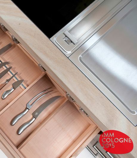 Das Holz dreier Apfelbäume und eine Sandsteinplatte: Unikat-Kochtisch von der Tischlerei Sommer