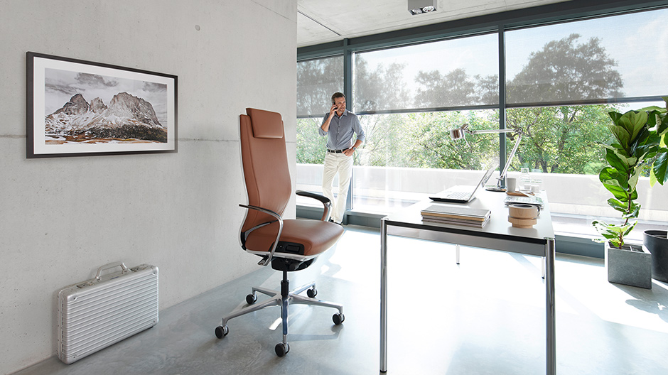 Weltneuheit für den Arbeitsplatz: Dieser Bürodrehstuhl von Klöber vereint innovative Technik und elegantes Design