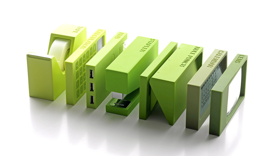 Kunstvolle Ensembles: Büroaccessoires von Lexon mit bunten Gummihüllen.