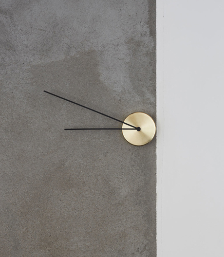 Tickende Skulptur: Wanduhr von der Hamburger Designerin Milia Seyppel.