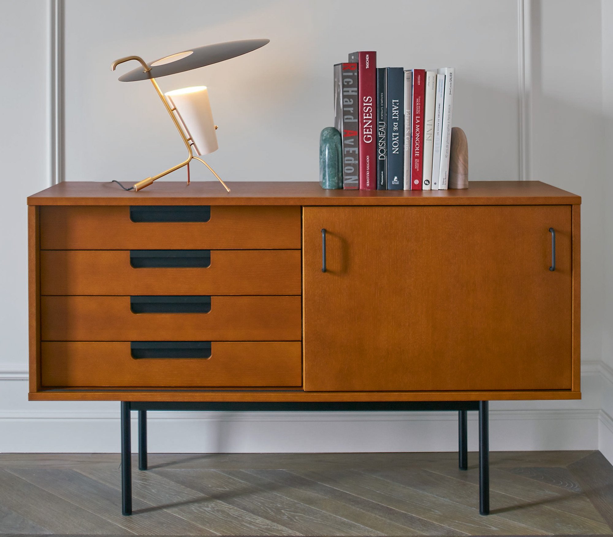 Ligne Roset legt Sideboard von Pierre Guariche neu auf