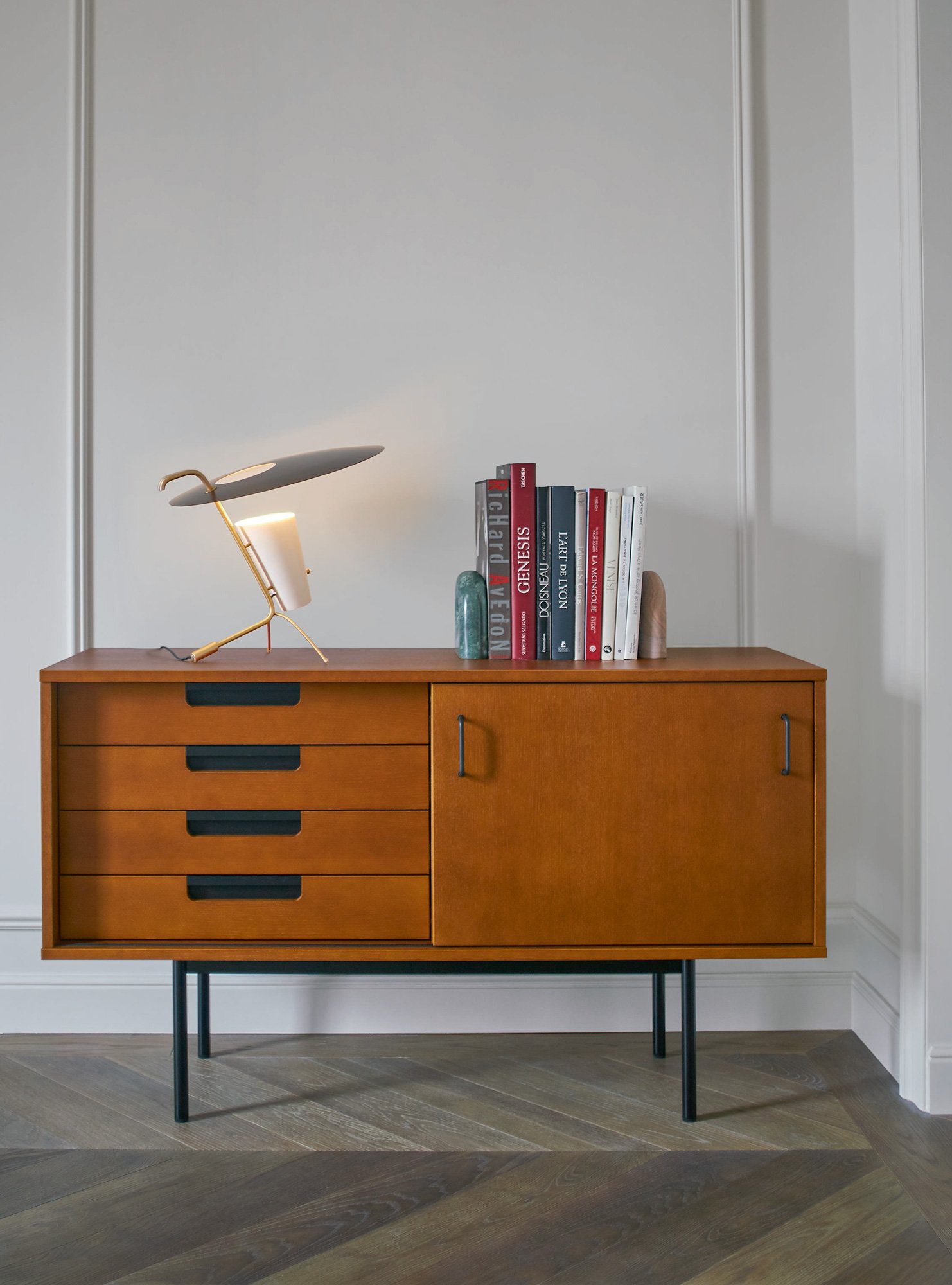 Ligne Roset legt Sideboard von Pierre Guariche neu auf