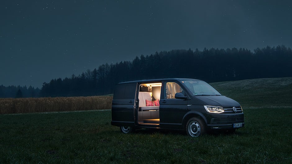 Pimp my Ride: Nils Holger Moormann ließ sich diesen VW T6-Bus ausbauen, den es nun serienmäßig gibt