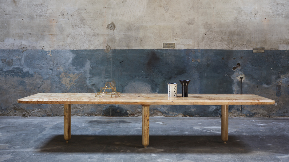 Die Wucht der Wurzeln: Tischedition von Pietro Russo.