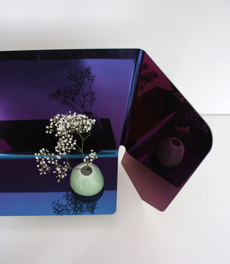 Von allen Seiten schön: Der Spiegel von Martin Hirth ermöglicht eine Rumdum-Reflexion.