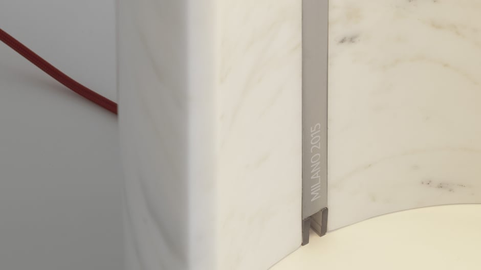 Aus feinstem Statuario-Marmor: anmutige Tischleuchte von Carlo Colombo für Fontana Arte.